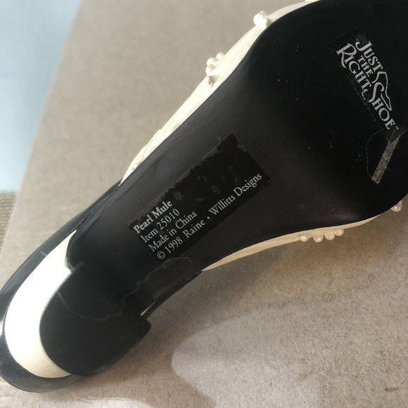 Raine - Just the Right Shoe “Pearl Mule” - Picture 9 of 9